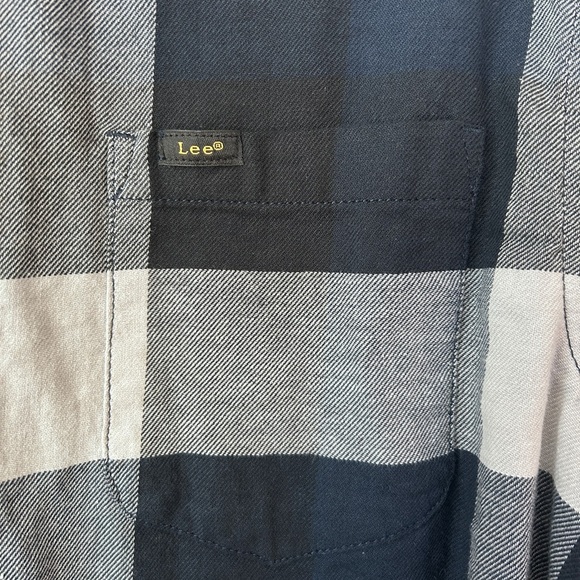 Lee Plaid Button Down Men’s Large NWOT - Picture 2 of 11